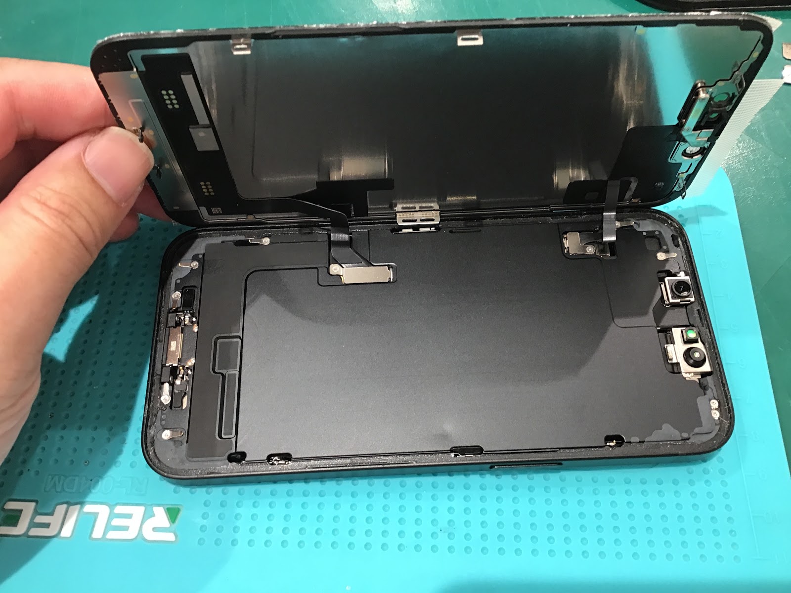 iPhone16eの画面交換を承りました！【スマホ修理工房丸井錦糸町店】